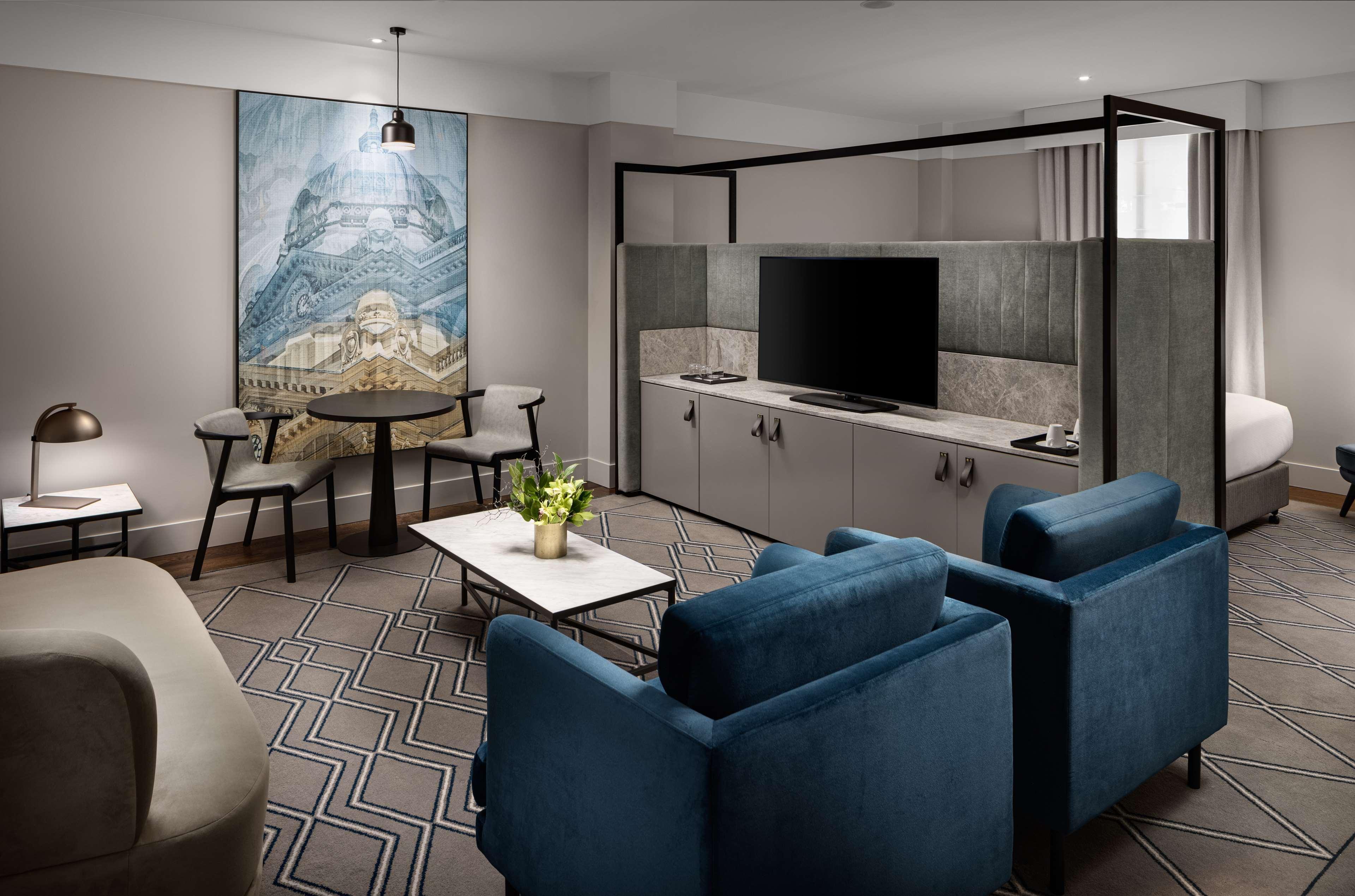 ホテル ヒルトン メルボルン リトル クイーン ストリート エクステリア 写真 A suite at the hotel