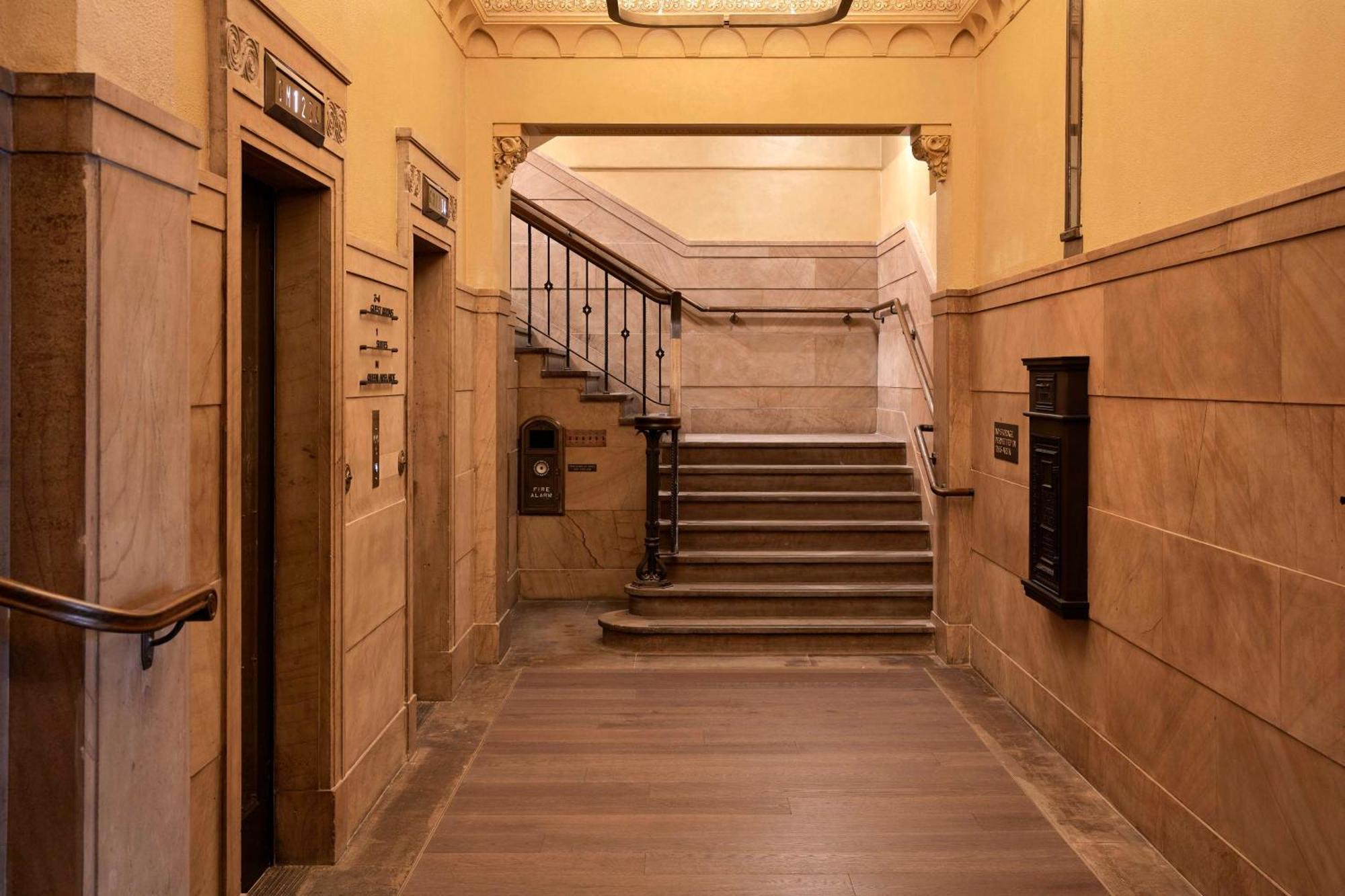 ホテル ヒルトン メルボルン リトル クイーン ストリート エクステリア 写真 Interior of the building