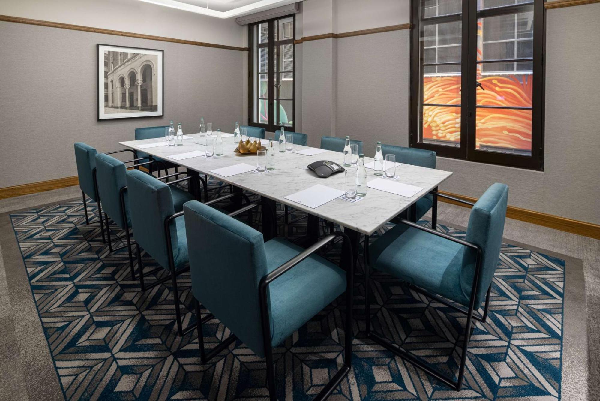 ホテル ヒルトン メルボルン リトル クイーン ストリート エクステリア 写真 A boardroom at a hotel